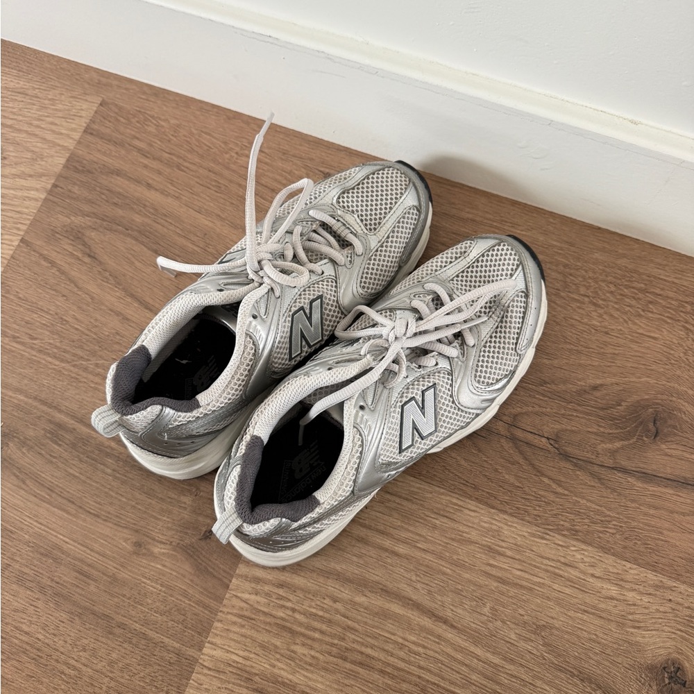 New Balance Women's silver 530